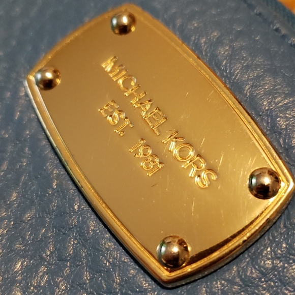 Michael Kors Jet Set zippered wallet - Picture 2 of 14